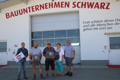 Von links: GBH-Landesgeschäftsführer Bernd Rehberger, Betriebsratsvorsitzender Wolfgang Weszeli, Erich Stolz mit Chefin und Chef Tanja und Norbert Schwarz.