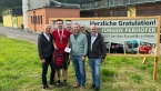 Herzliche Gratulation an Jürgen Perhofer! V.l.n.r.:  Linke, Perhofer, Firmenchef Markus Zottler, Hödl